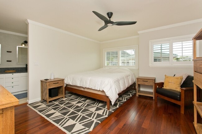 Building Photo - Wonderfully furnished rental - available i...