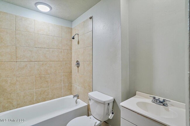 Building Photo - 757 Sandy Ln