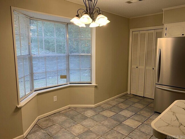 Building Photo - 12601 Pleasant View Dr