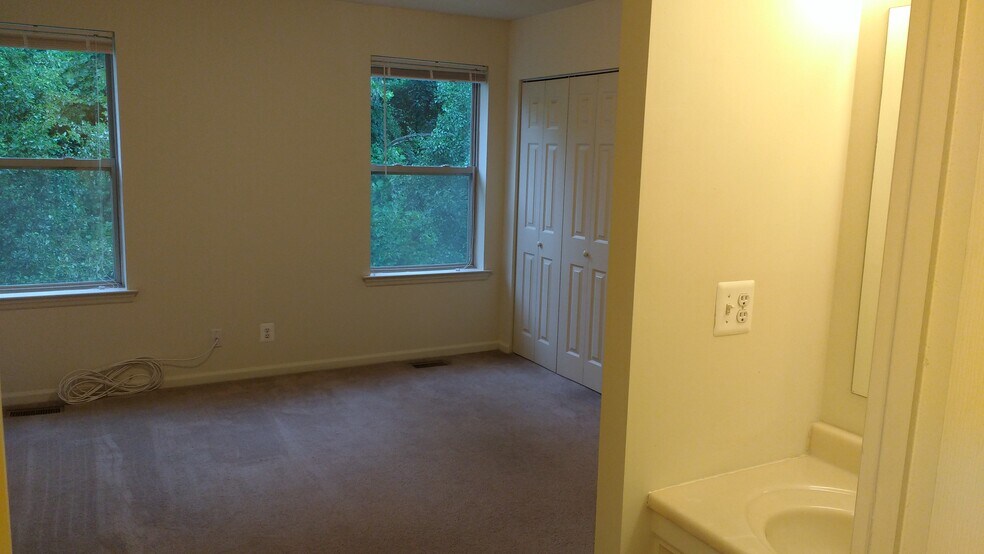 Building Photo - 516 Welsh Rd