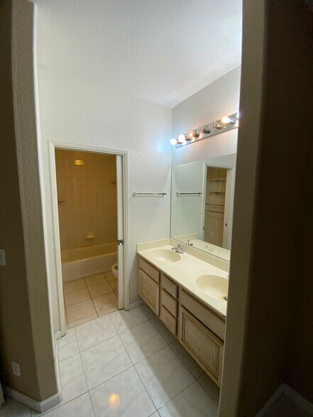 Bath #2 - 3969 Mahaila Ave
