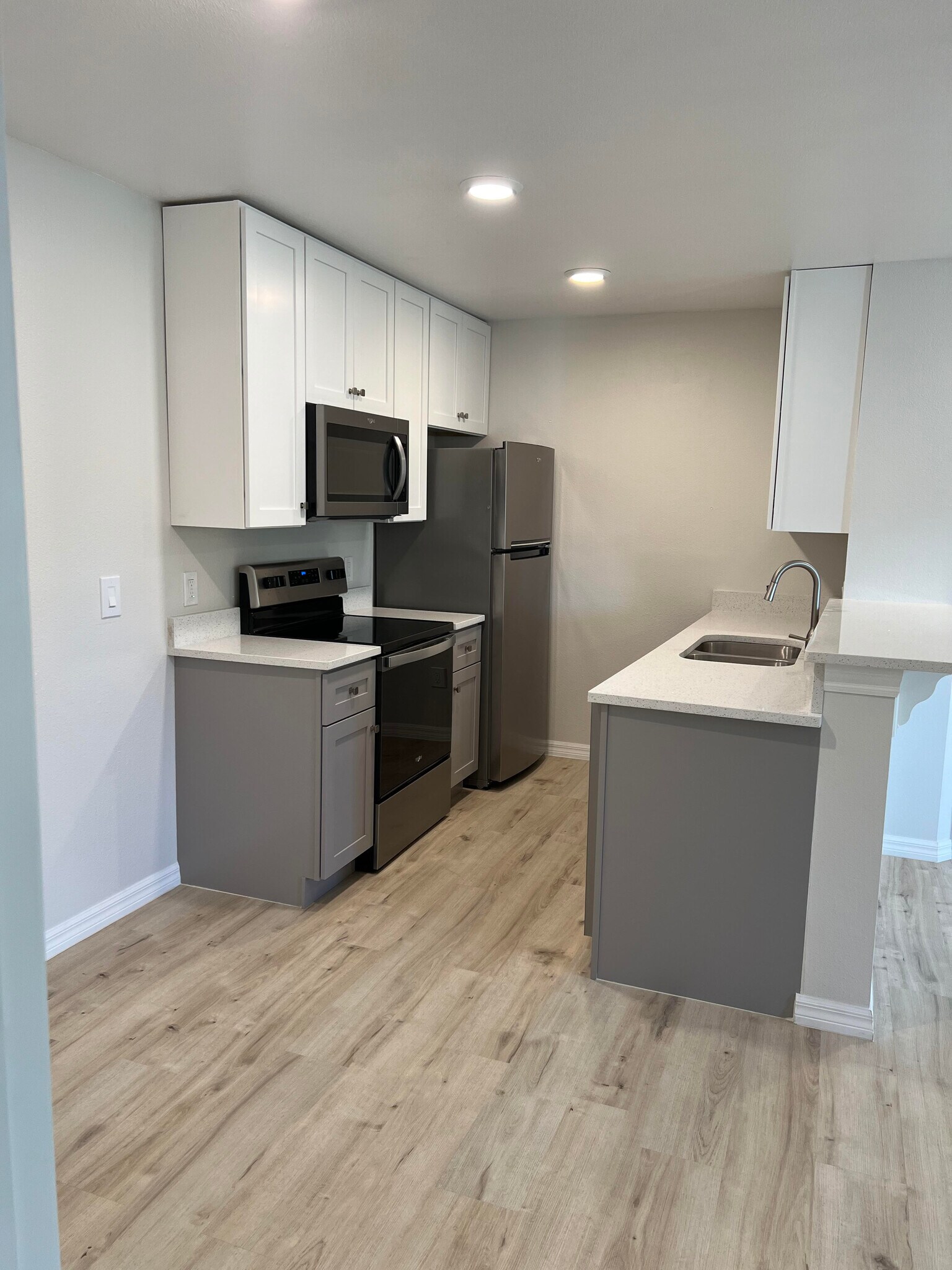 Building Photo - 2592 Grassy Point Dr