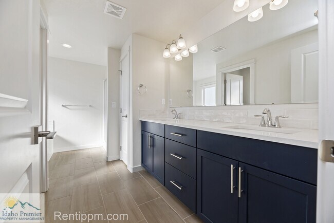 Building Photo - 10469 W Royal Fern Ct