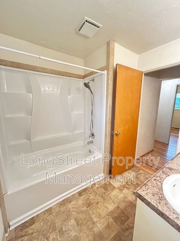 Building Photo - 1930 NW Kings Blvd