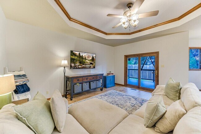 Building Photo - 640 Bluffside Dr