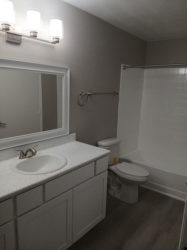 Building Photo - 555 E Silverado Ranch Blvd