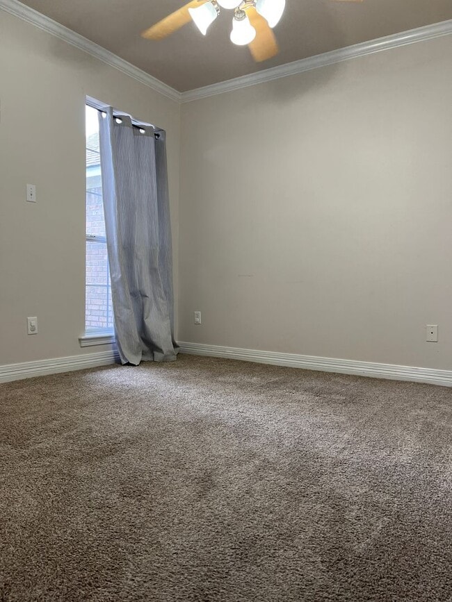 Building Photo - 2457 Brookside Dr