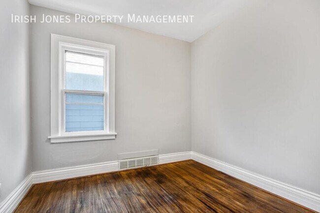 Building Photo - 104 Grote St