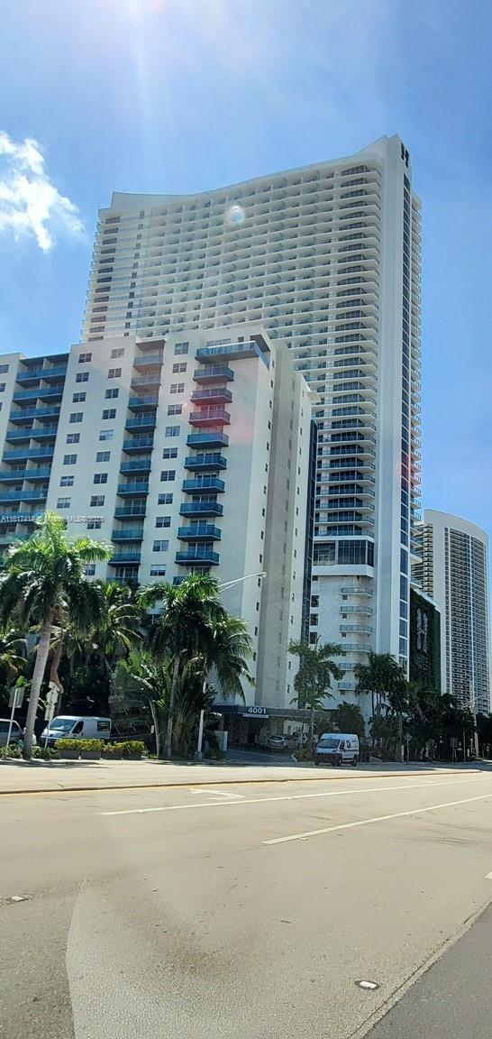 Building Photo - 4001S S Ocean Dr