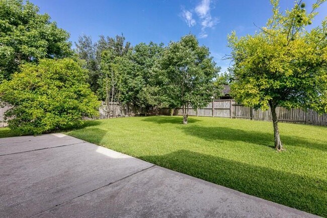 Building Photo - 2302 Avery Park Dr