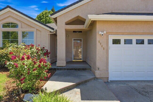Building Photo - Executive Rental in Gold Hills