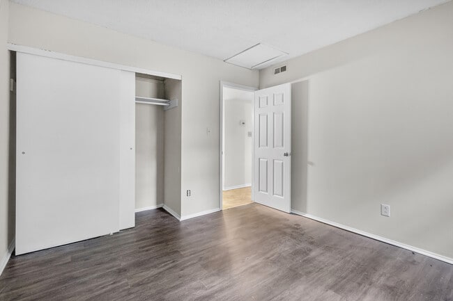 Building Photo - 1629 RaceTrack Rd