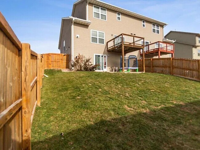 Building Photo - Coralville 4 Bedroom 4 Bath 3 Level Town H...
