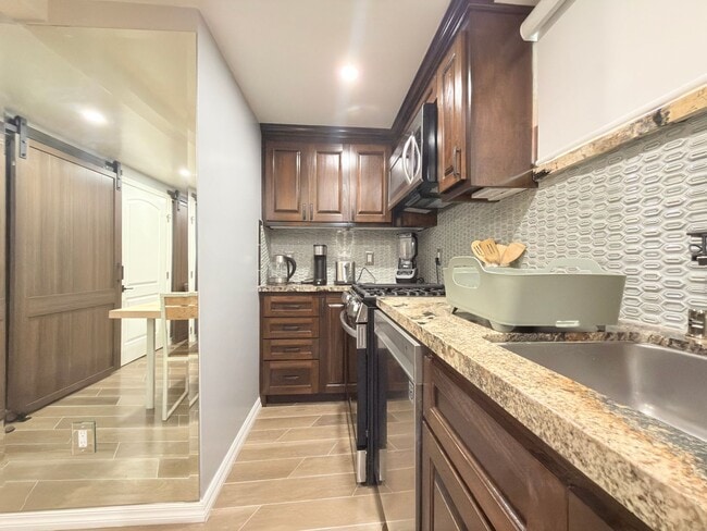 Building Photo - Vista Pl &amp; Marie Ave