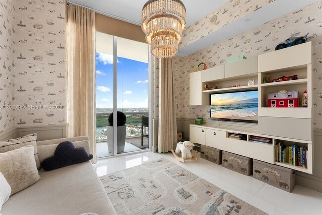 Building Photo - 15811 Collins Ave