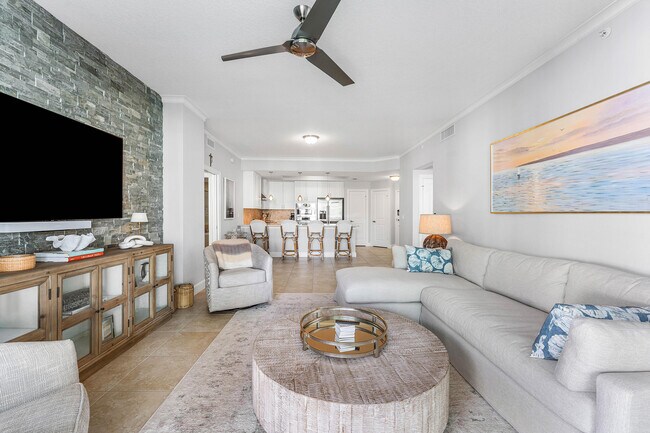 Building Photo - 1024 Bay Colony Dr S