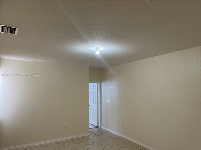 Building Photo - 2416 SE 19th Ct