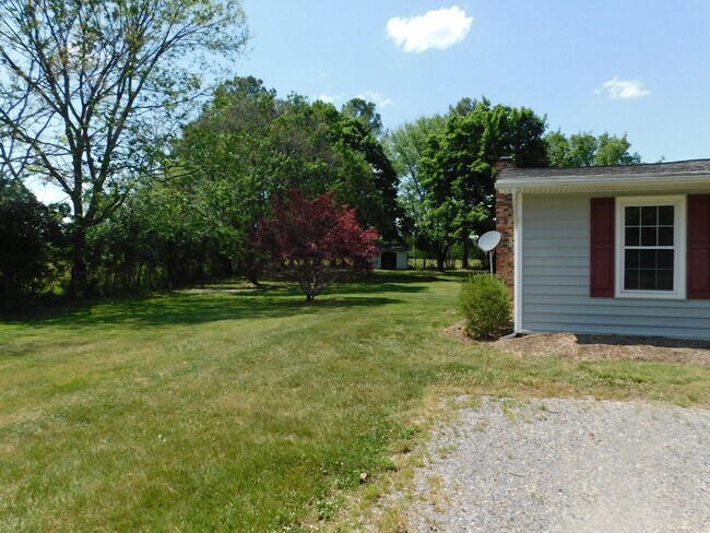 Building Photo - Price Reduced!!! $1950/Month