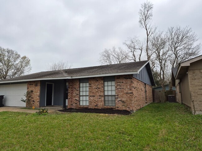 Building Photo - 15735 Munson Ln