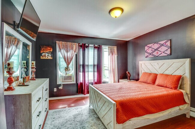 Building Photo - 787 S 13th St