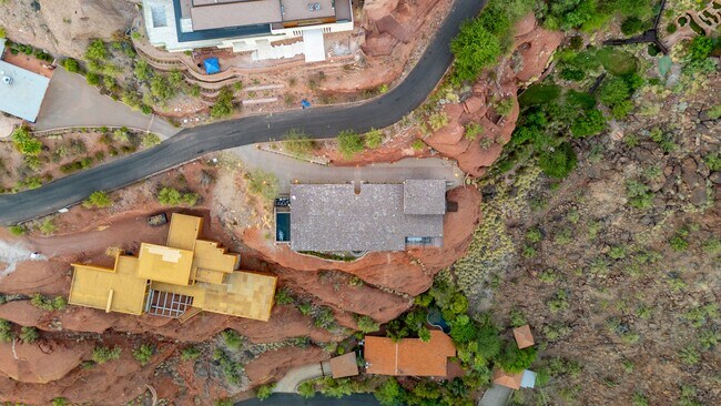 Building Photo - 4925 E Red Rock Dr