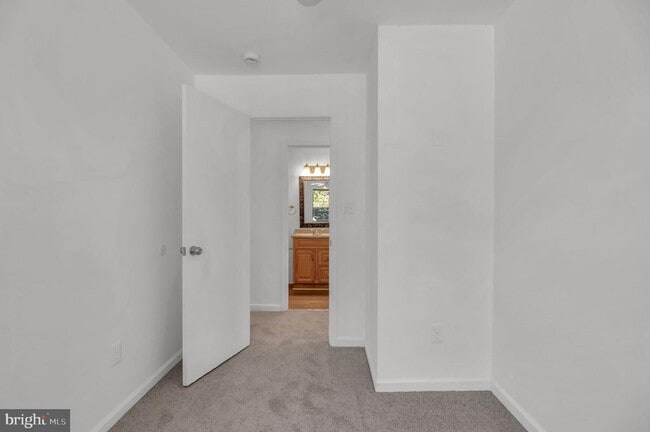 Building Photo - 9021 Sandalwood Dr