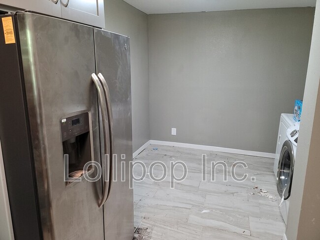 Building Photo - 3425 Rebecca St