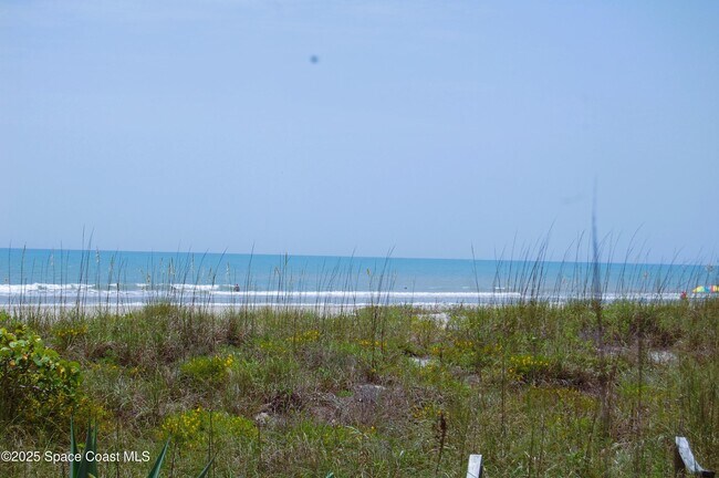 Building Photo - 8700 Ridgewood Ave