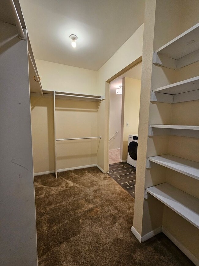 Building Photo - (1) Bed/(1.5) Bath Cardinal Creek Condo Avail NOW!