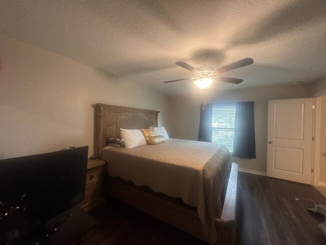 Building Photo - Beautifully Designed 4 Bedroom, 2 Bath Home