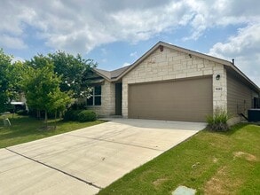 Building Photo - Fantastic Amenities ~ 4/2 Single Story w/ Refrigerator/Washer/Dryer Included ~