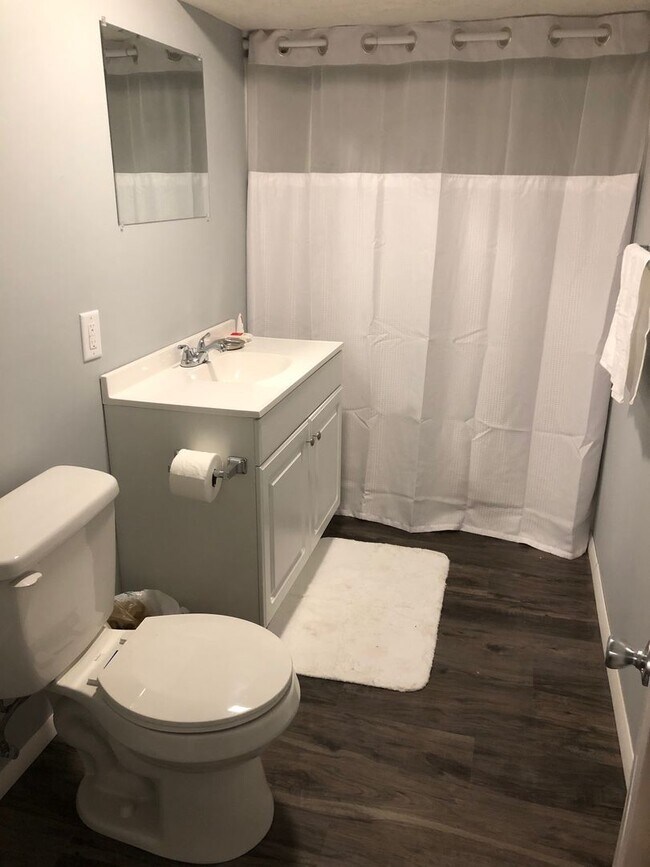 Building Photo - Charming 5 BD/3 BA down the street from Kelley and Luddy!