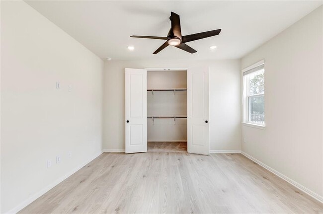 Building Photo - 2008 Kit Cir