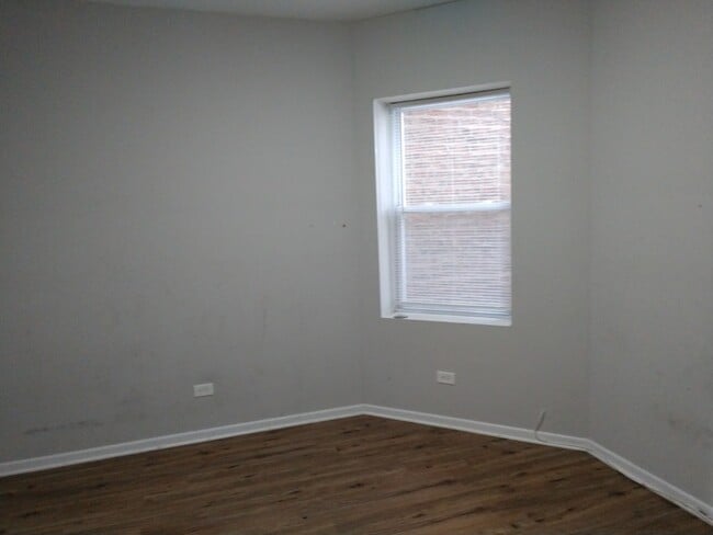 Building Photo - 6219 S Rhodes Ave