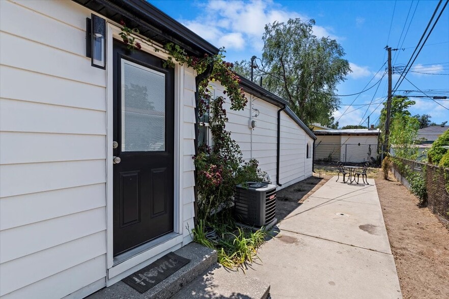 Building Photo - 5750 S 4060 W