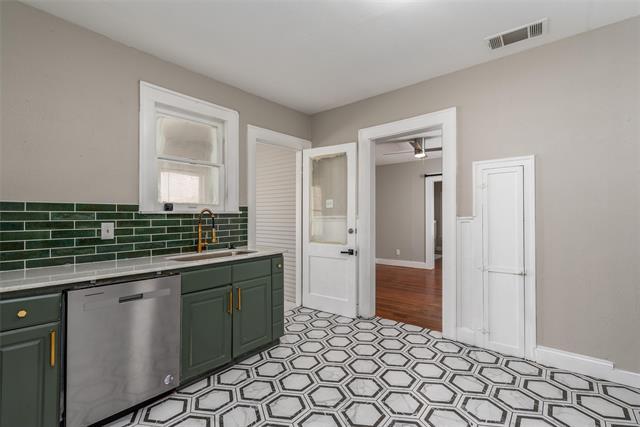 Building Photo - 5213 Tremont St