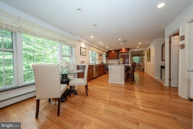 Building Photo - 337 Crum Creek Ln