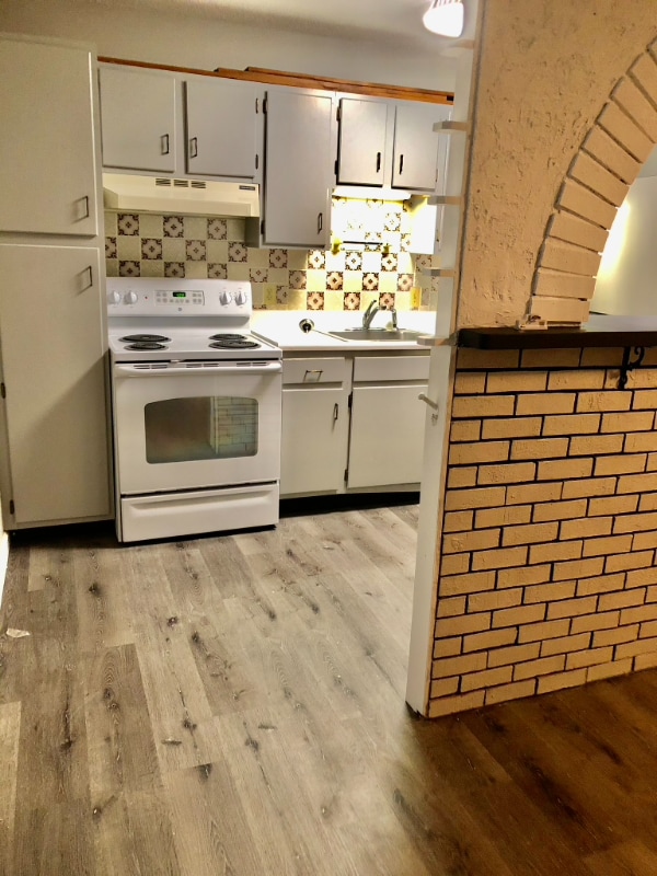 Building Photo - 9 Strawberry Bank Rd