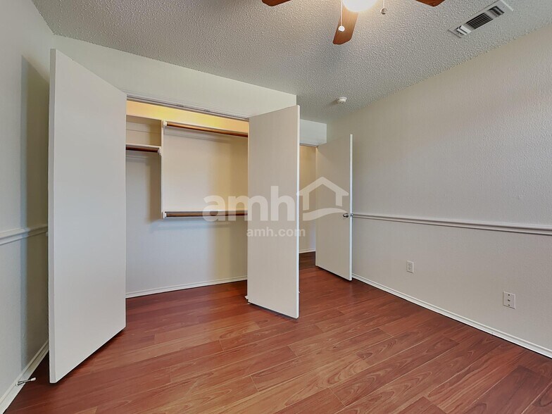 Building Photo - 818 La Sierra Ct