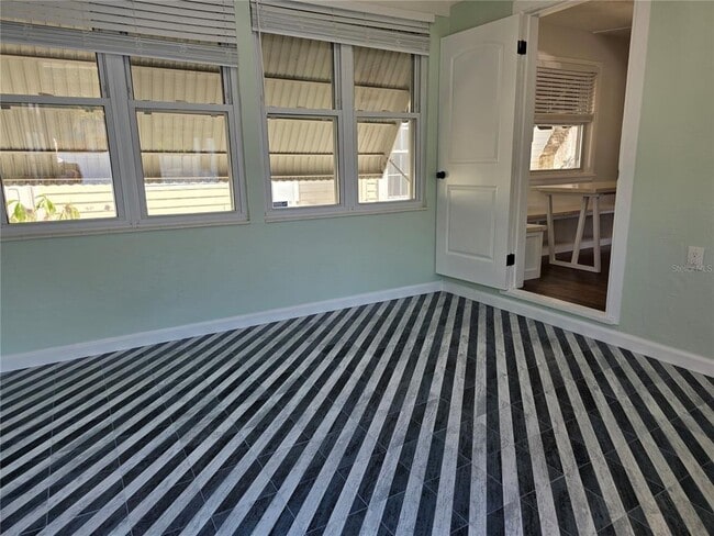 Building Photo - 775 20th Ave N