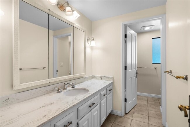 secondary bath - 9 Club View Ln