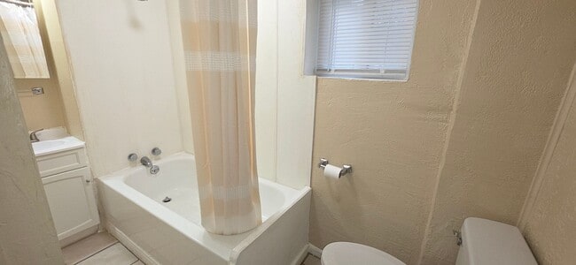 Building Photo - Remodeled 2 Bedroom 1 Bathroom home for $795!