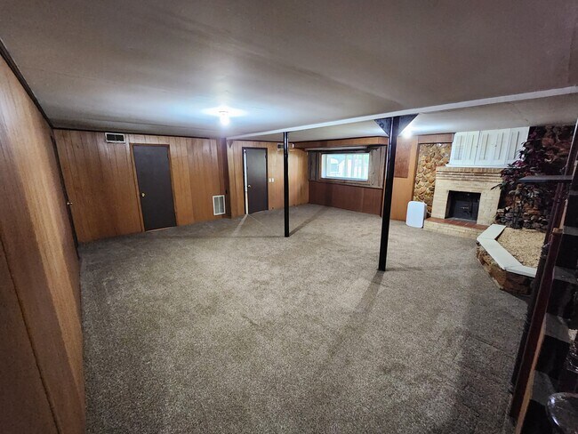 Building Photo - 139 Saratoga Dr