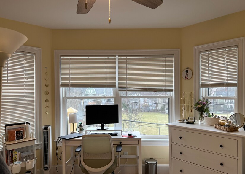 Building Photo - 118 Holland St