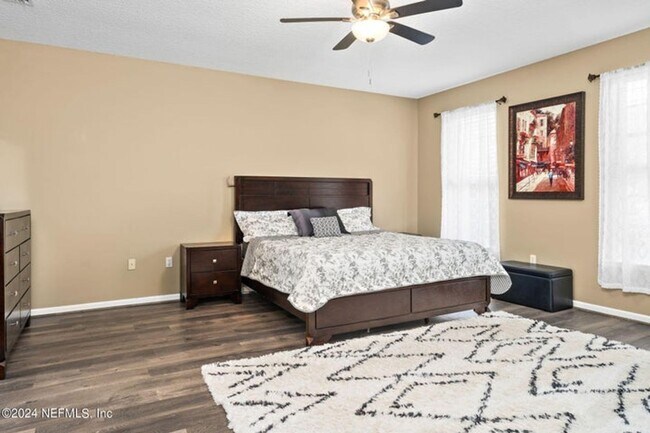 Building Photo - Fully Furnished Home