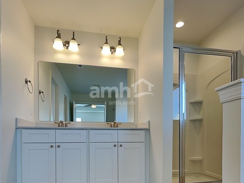 Building Photo - 806 Willow Tower Ct