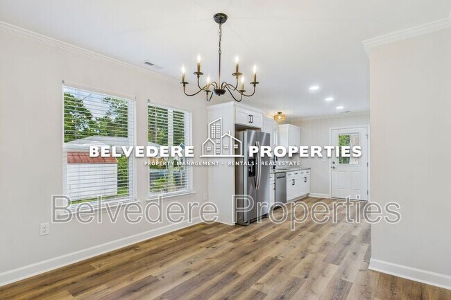 Building Photo - 2322 Fernwood Dr