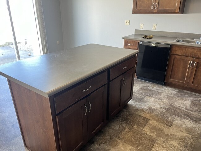 Building Photo - Newer 3-Bed Townhome in NW Columbus, attached double car garage and private back yard!