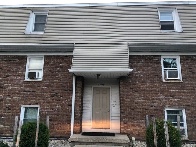 Primary Photo - 1627 Woodbine Dr