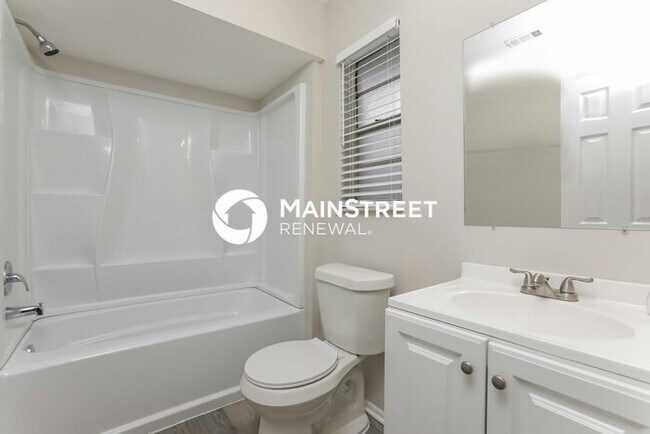 Building Photo - 3 Bedroom Pet-Friendly Home in CASSELBERRY, FL with Main Street Renewal
